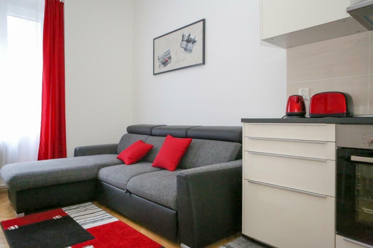 Stylish Apartment A Few Steps From Metro プラハ エクステリア 写真