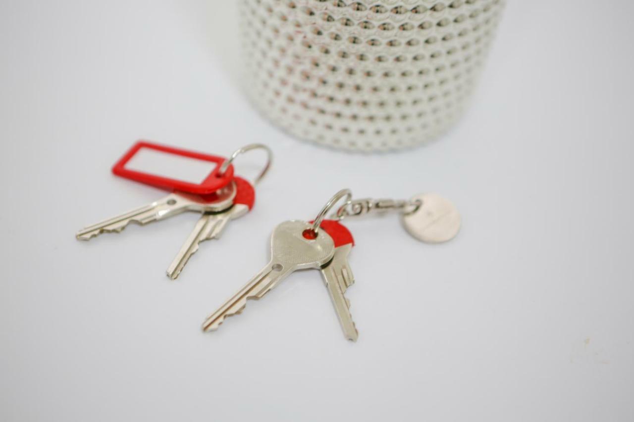 Stylish Apartment A Few Steps From Metro プラハ エクステリア 写真