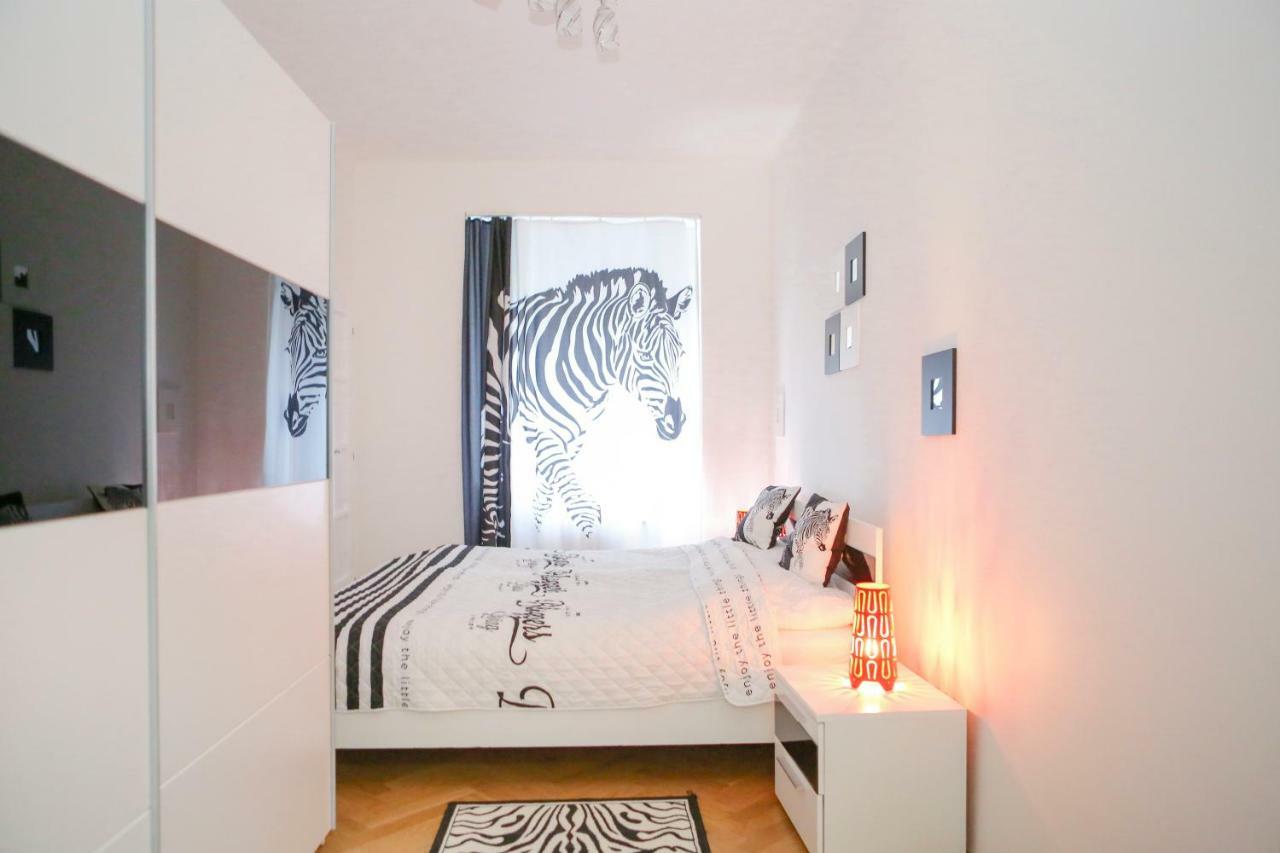 Stylish Apartment A Few Steps From Metro プラハ エクステリア 写真